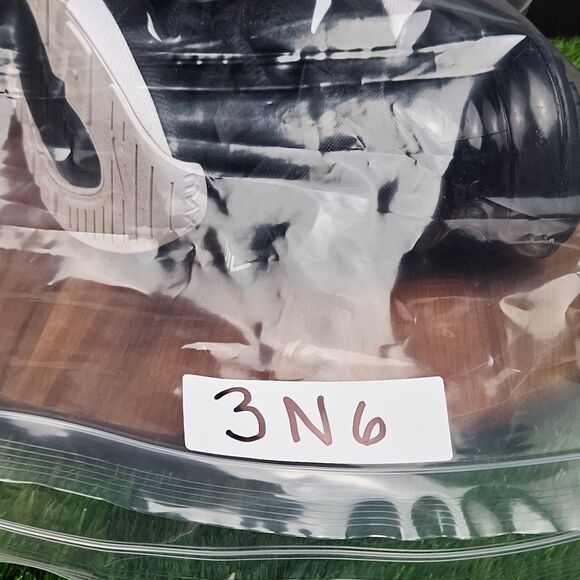 Nike Air Max 270 Womens Shoes Size 6 Black White Athletic Running Sneakers - Picture 13 of 13